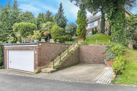 5 Kooringa, Warlingham, CR6 9JP