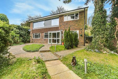 5 Kooringa, Warlingham, CR6 9JP