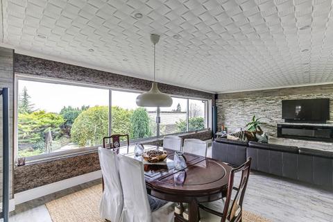 5 Kooringa, Warlingham, CR6 9JP