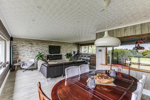 5 Kooringa, Warlingham, CR6 9JP