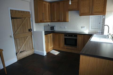 4 bedroom property to rent - High Street, Sutton Benger