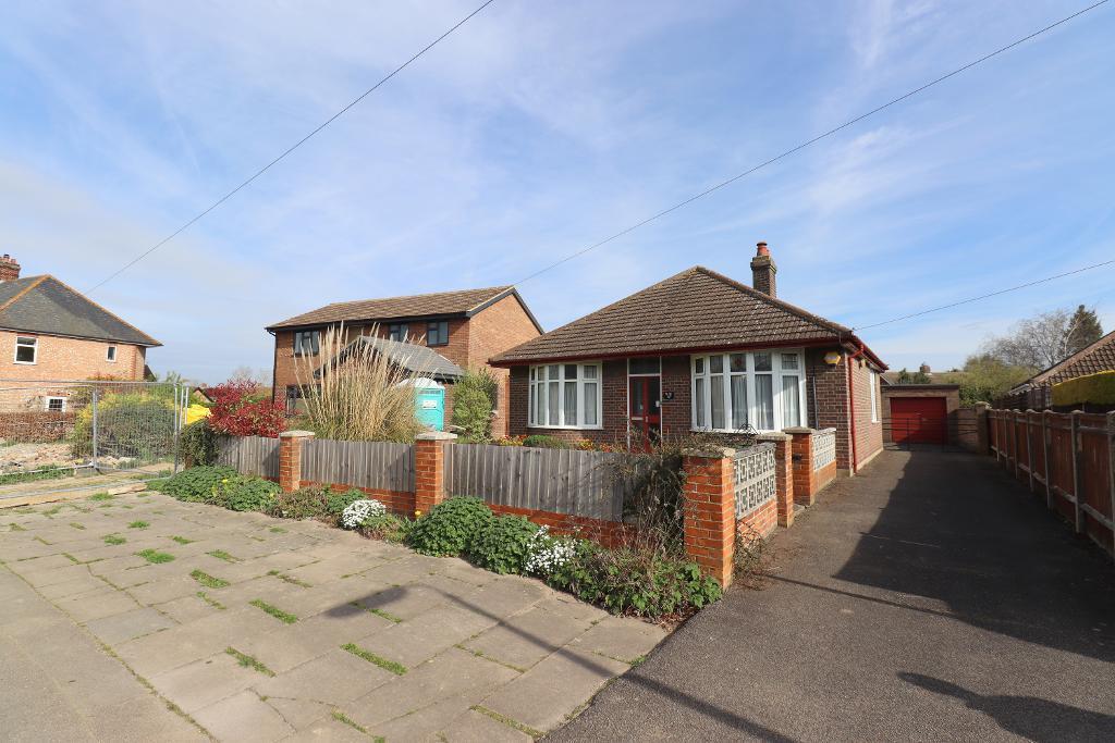 Manor Road, Barton Le Clay... 4 bed detached bungalow £625,000