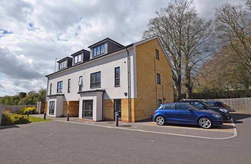 Medstead 2 bed apartment £299,950