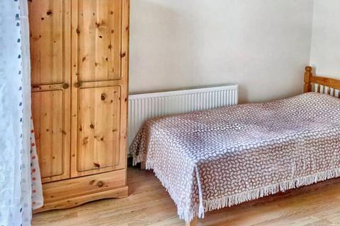 1 bedroom in a house share to rent - Lopen Road, London N18