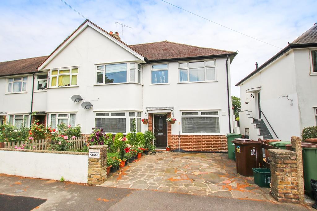 Bute Gardens West, WALLINGTON, SM6 2 bed £1,400 pcm (£323 pw)