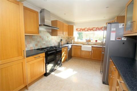 3 bedroom detached house for sale - Worple Road, STAINES-UPON-THAMES, TW18