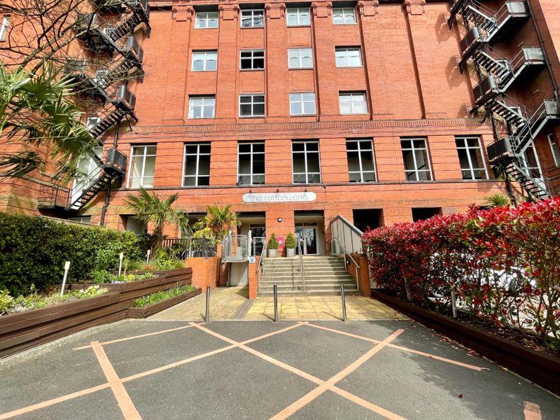 Holden Mill, Astley Bridge, Bolton... 2 bed apartment £825 pcm (£190 pw)