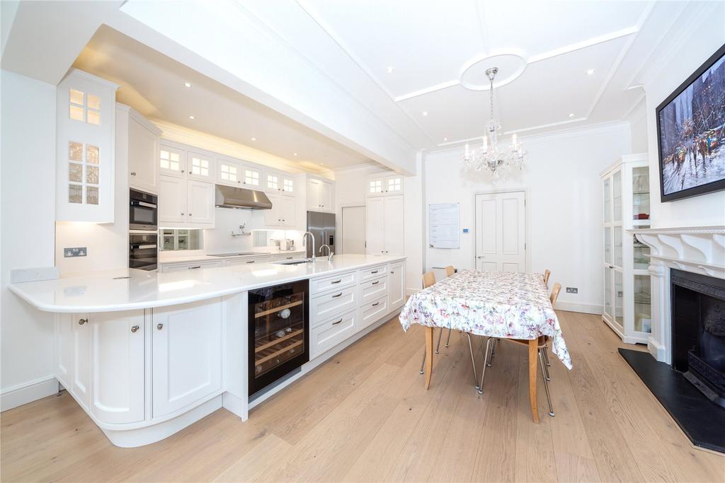Burlington Avenue, Kew, TW9 4 bed semidetached house £6,000 pcm (£1,385 pw)