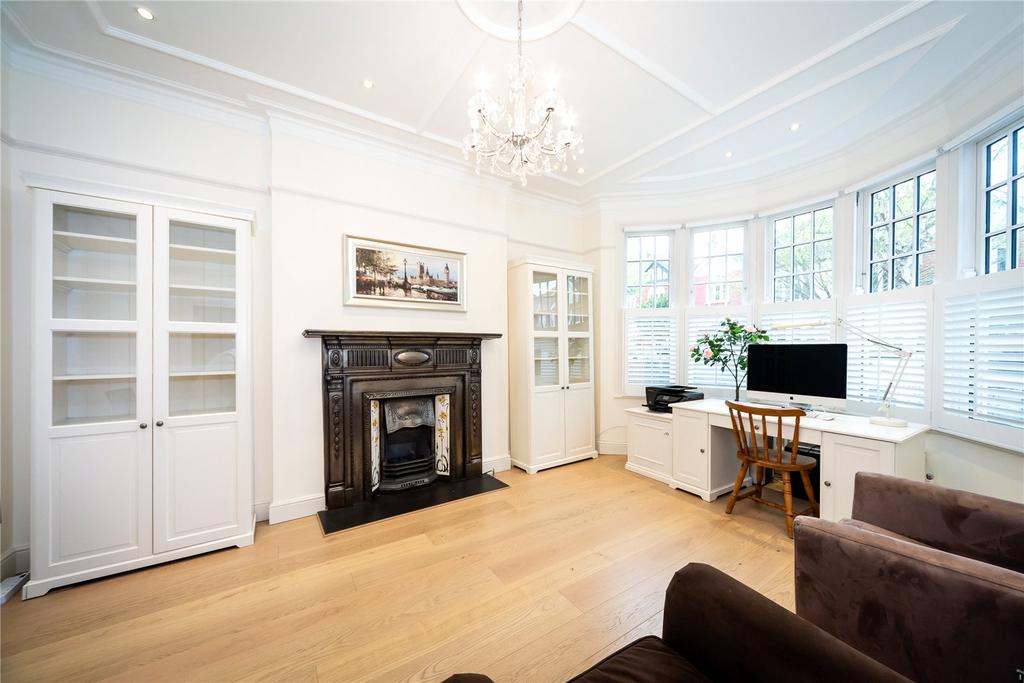 Burlington Avenue, Kew, TW9 4 bed semidetached house £6,000 pcm (£1,385 pw)