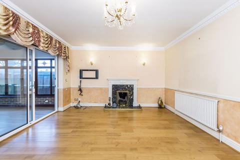 5 bedroom detached house to rent - Fairview Road, Chigwell