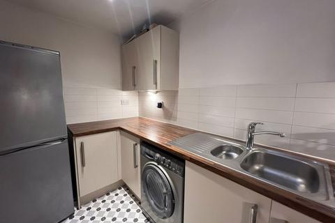 2 bedroom coach house to rent, Halls Garden, Bristol