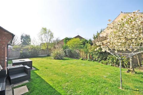 15 Notley Green, Great Notley, Braintree, CM77 7US