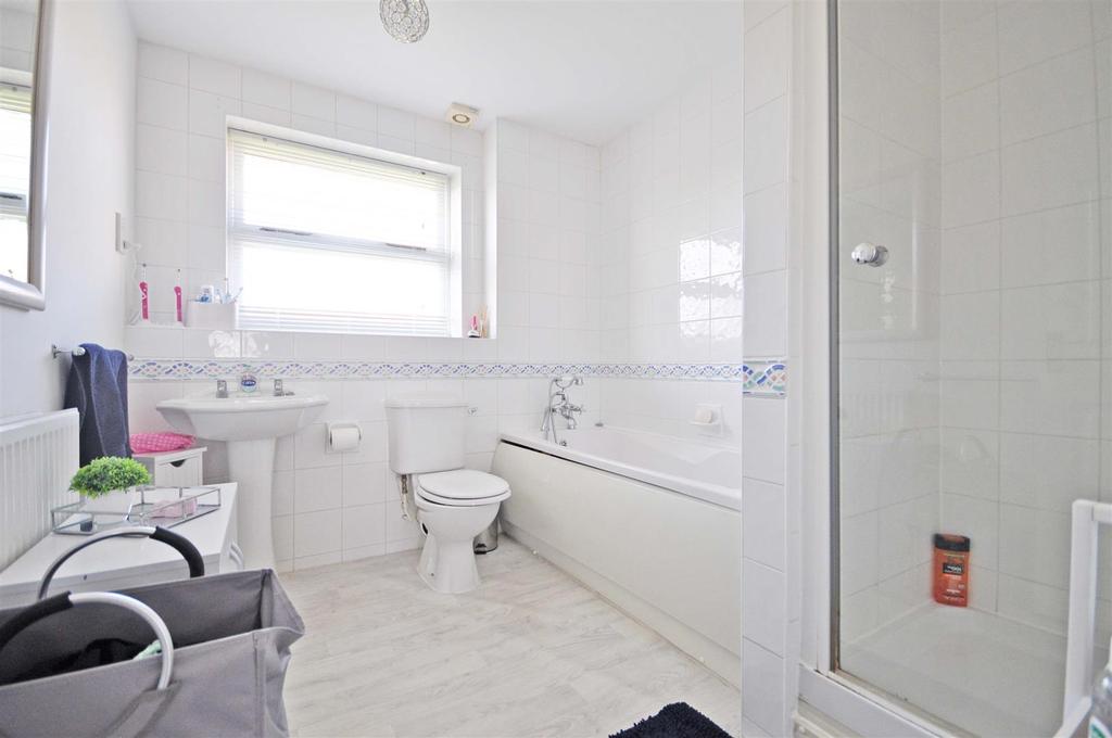 Family bathroom.jpg