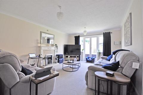 15 Notley Green, Great Notley, Braintree, CM77 7US