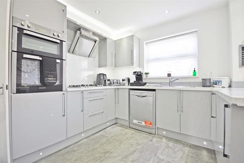15 Notley Green, Great Notley, Braintree, CM77 7US