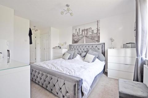 15 Notley Green, Great Notley, Braintree, CM77 7US