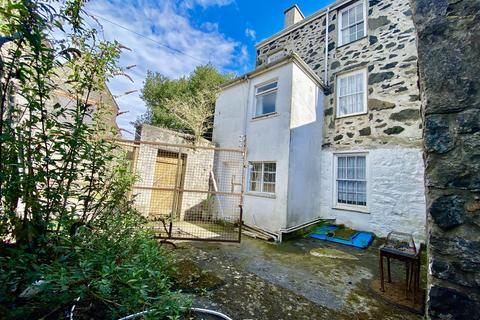 4 bedroom end of terrace house for sale, Church Place, Pwllheli