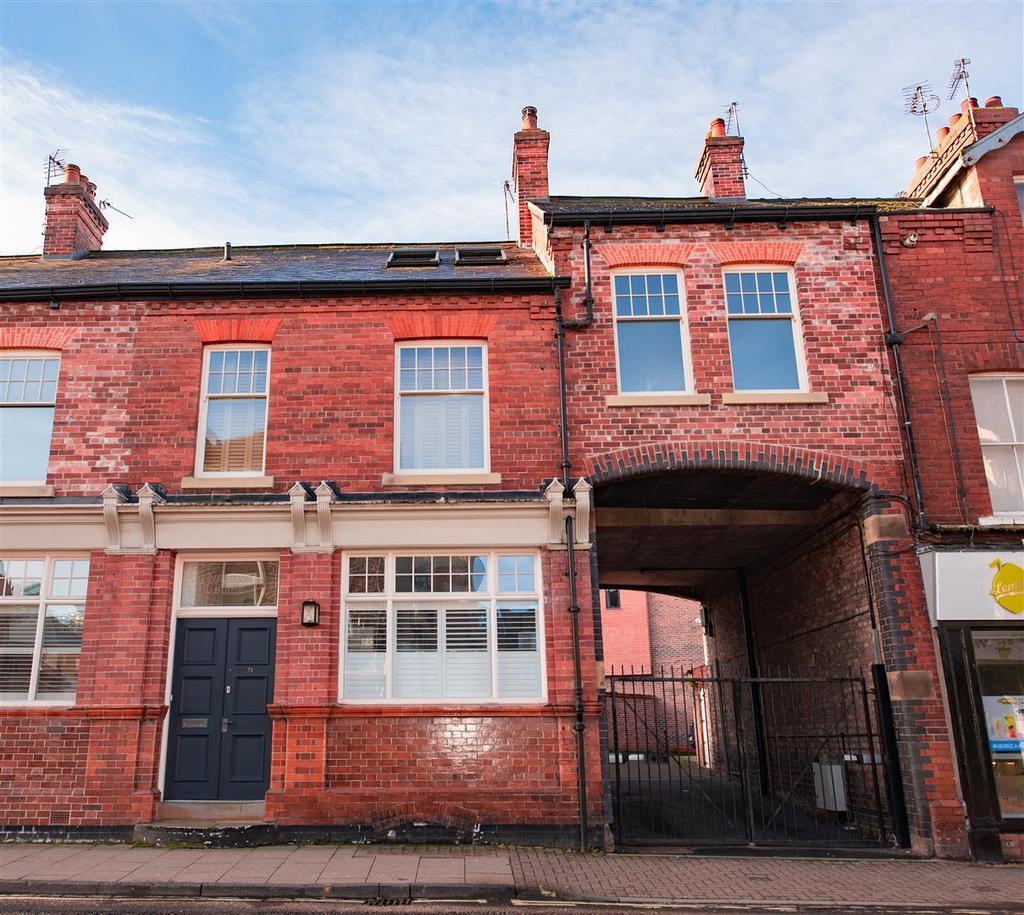 Walmgate, York 3 bed terraced house £2,300 pcm (£531 pw)