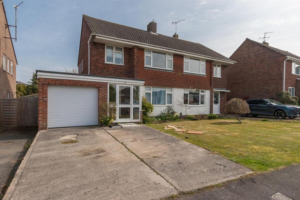 Noredown Way, Royal Wootton Bassett 3 bed semidetached house £325,000