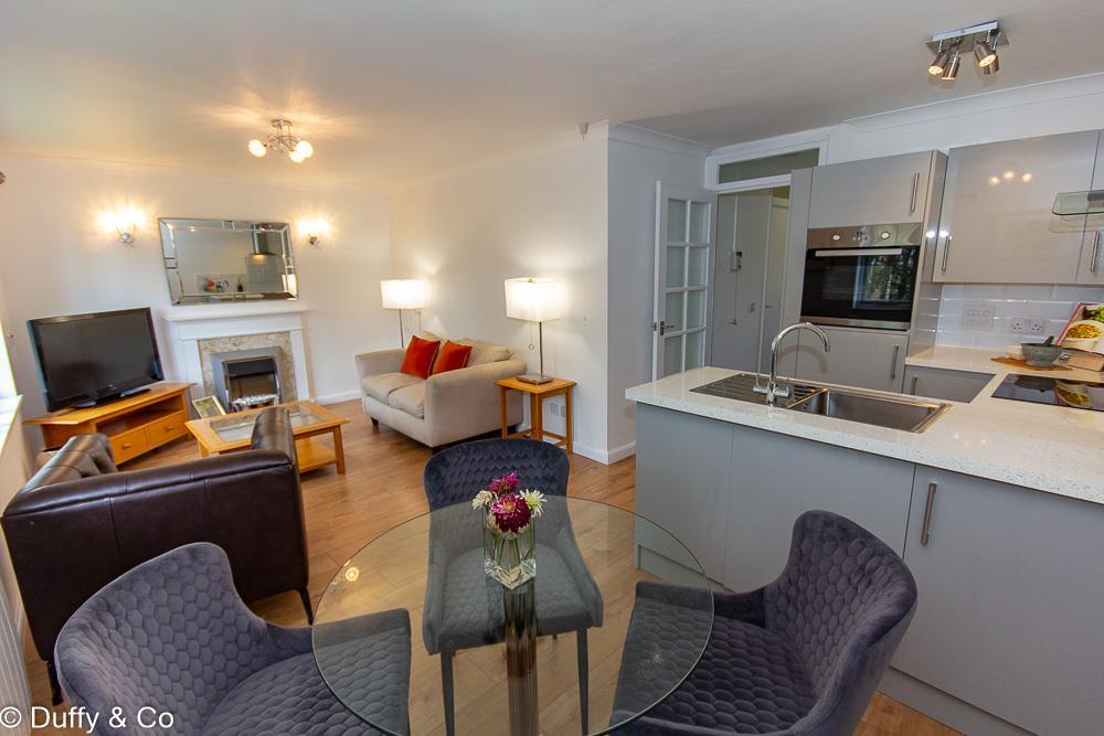 Clover Court, Church Road, Haywards Heath 2 bed apartment £1,250 pcm