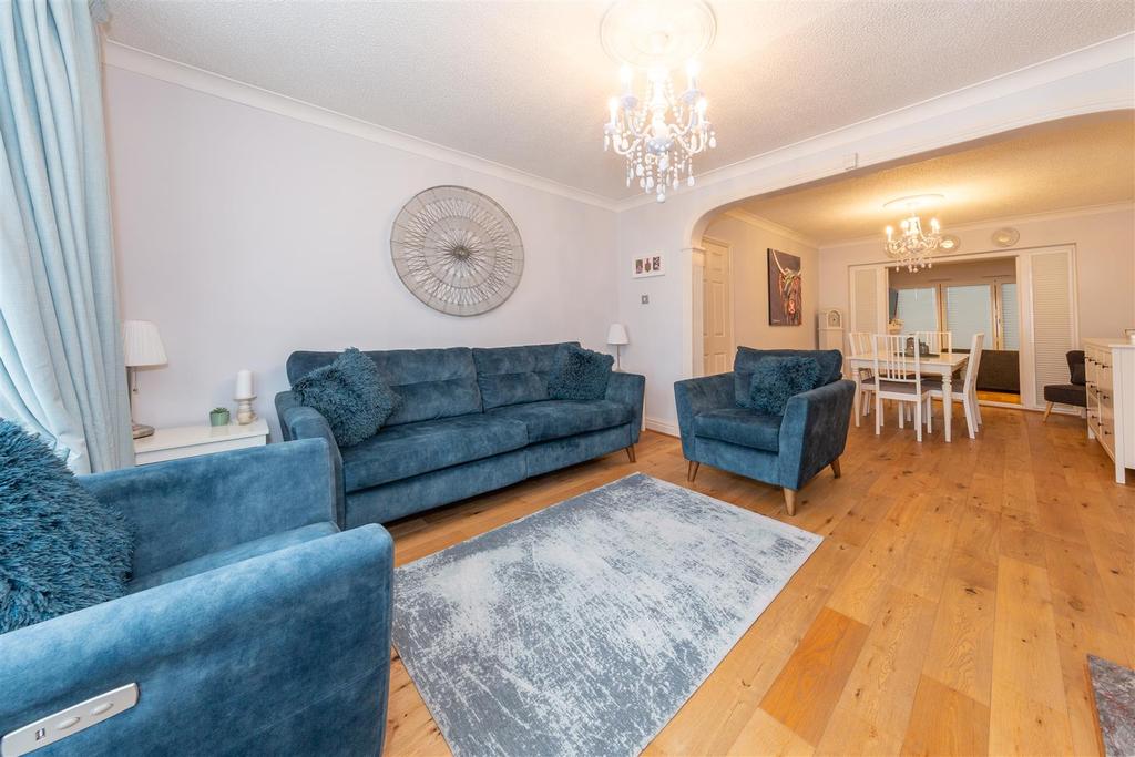 Downs Road, Dunstable, Bedfordshire 3 bed semidetached house £450,000