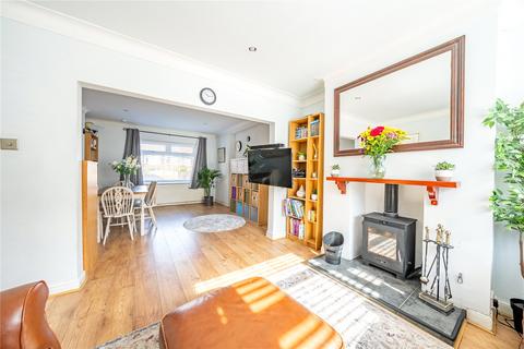 3 Carrholm Crescent, Leeds, LS7 2NL