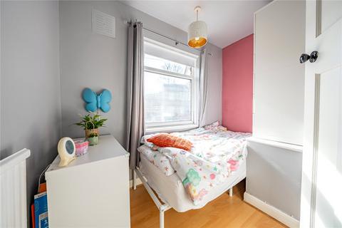 3 Carrholm Crescent, Leeds, LS7 2NL