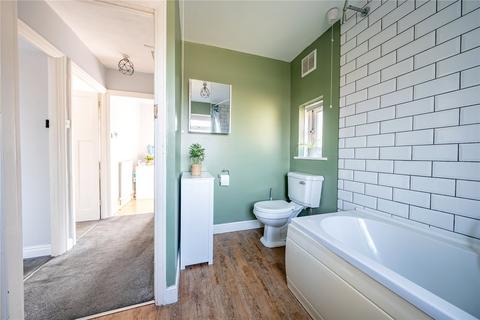 3 Carrholm Crescent, Leeds, LS7 2NL