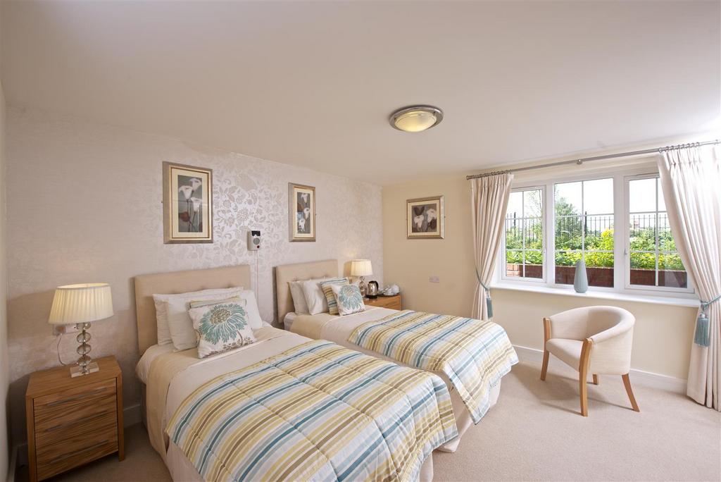 Gabriel Court - SAFFRON WALDEN - Guest Suite.jpg