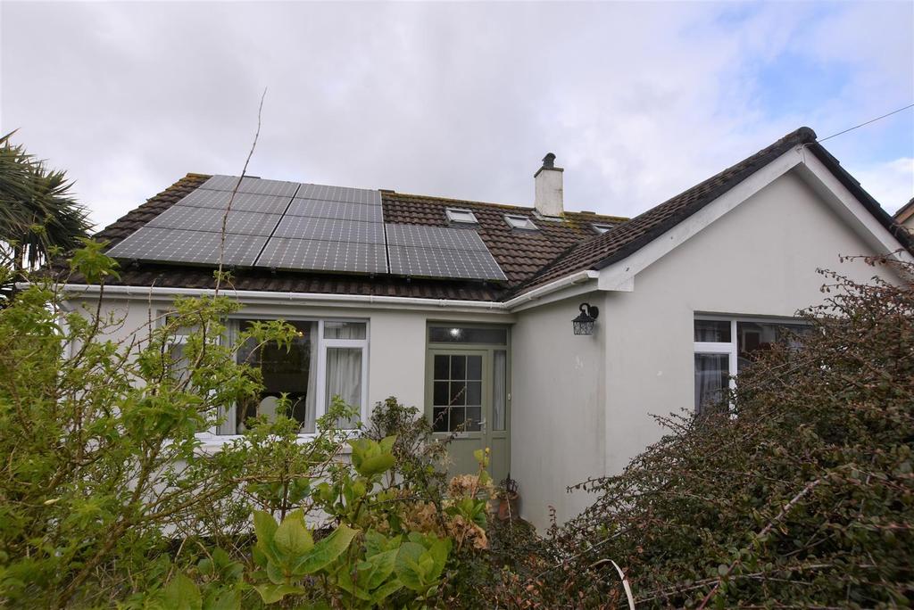 Trelawney Avenue, Treskerby, Redruth 4 bed detached bungalow £365,000
