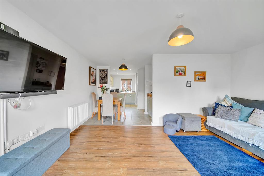 Sitting room/dining room