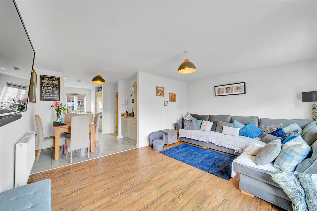 Sitting room/dining room