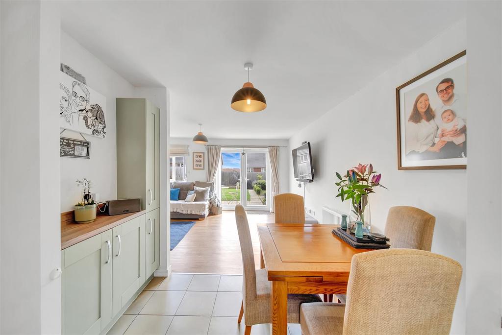 Sitting room/dining room