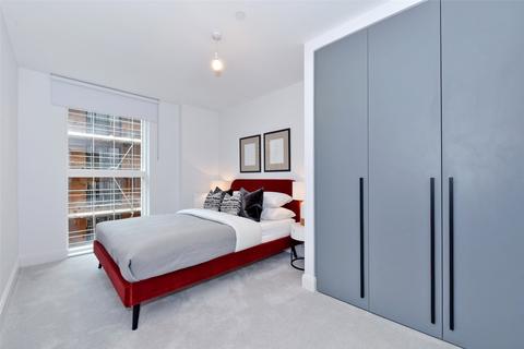 2 bedroom apartment to rent, Darjeeling House, Memorial Avenue, Slough, SL1