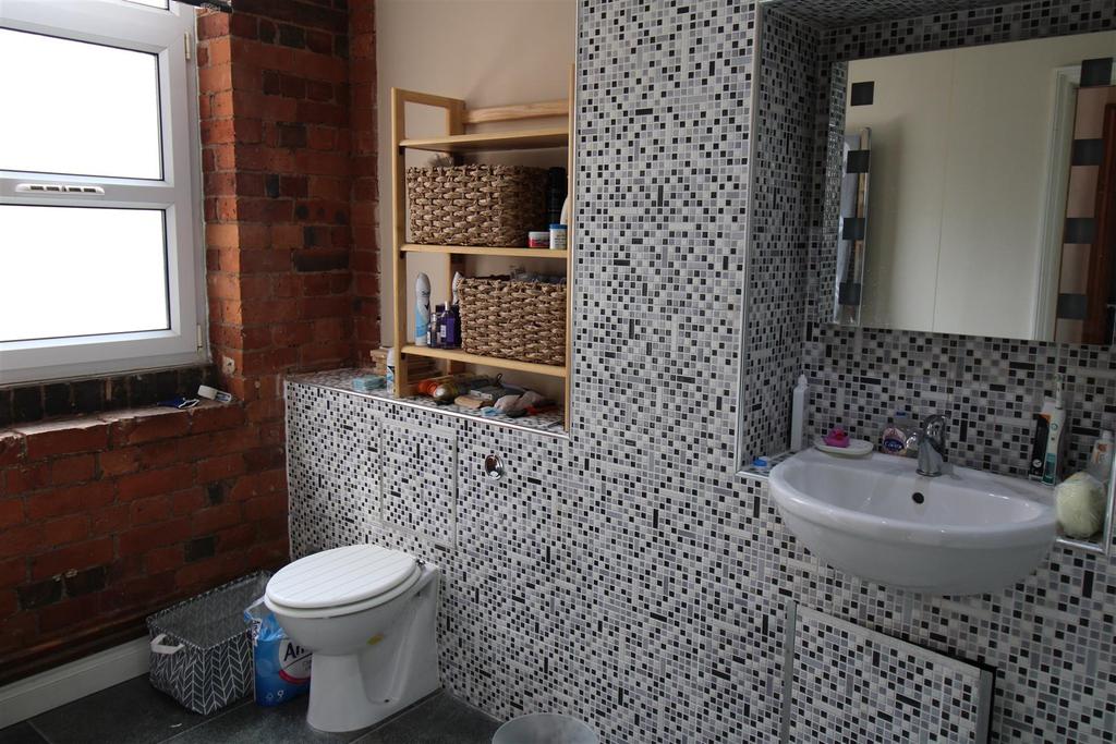 Bathroom.JPG