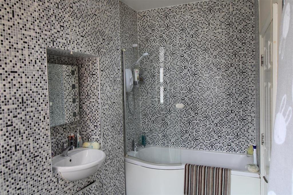 Bathroom1.JPG