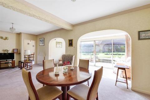 5 Littlemead, Esher, KT10 9PE