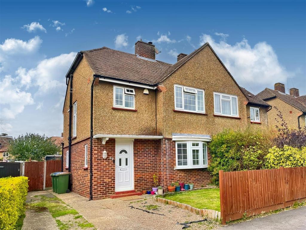 Vaux Crescent, Hersham, WaltonOnThames 3 bed semidetached house £