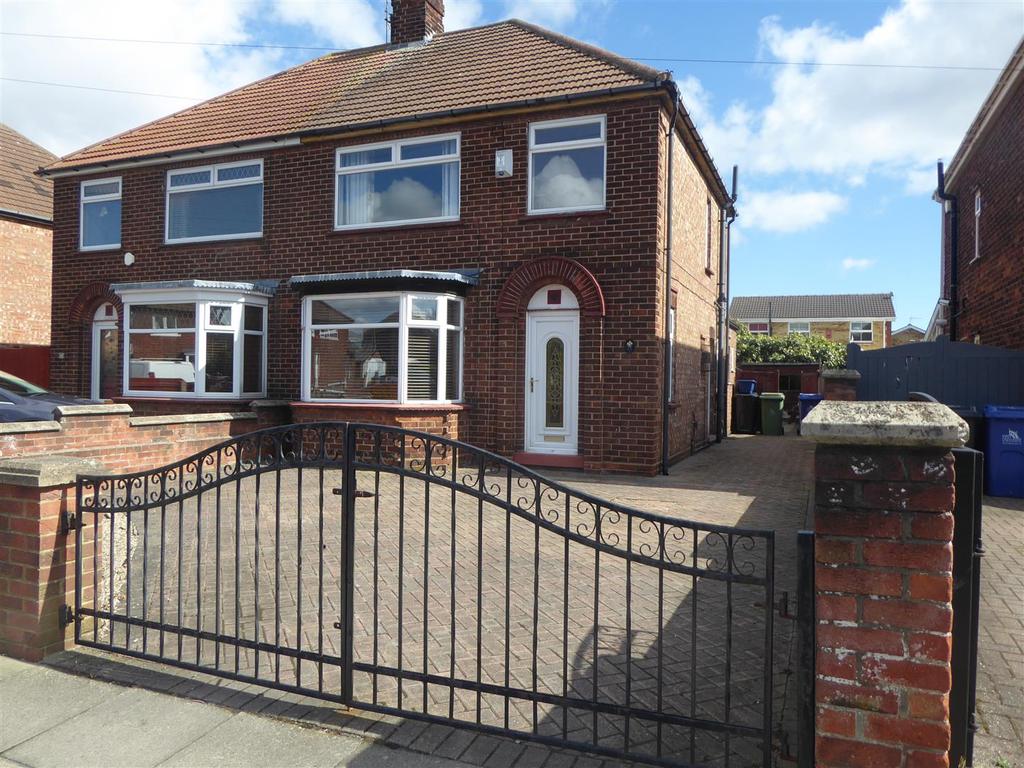 Dugard Road, Cleethorpes, N.E. Lincs, DN37 7SD 3 bed semidetached