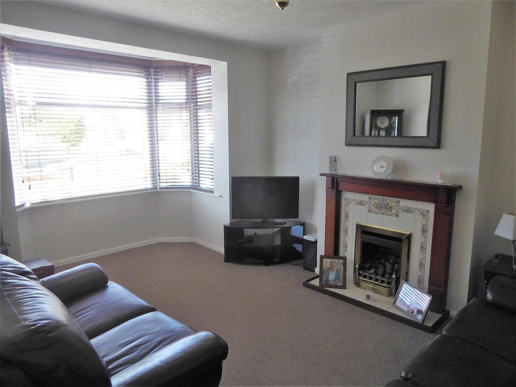 Dugard Road, Cleethorpes, N.E. Lincs, DN37 7SD 3 bed semidetached house £160,000