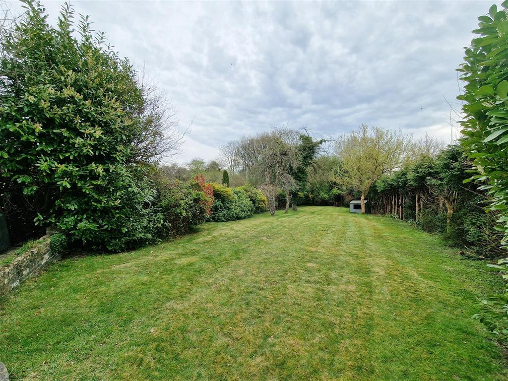 Long Lane, Bovingdon 4 bed detached house for sale £999,995