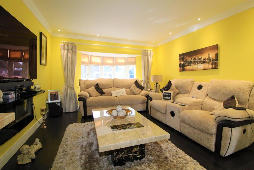 Warren Drive, Broadstairs 3 bed semidetached bungalow £500,000