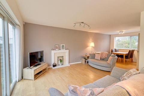 35 Broadgate Lane, Horsforth, Leeds, LS18 4AG