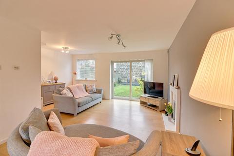 35 Broadgate Lane, Horsforth, Leeds, LS18 4AG