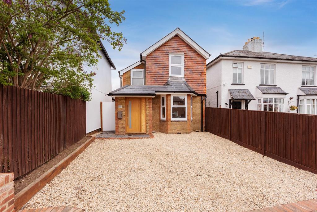 Britwell Road, Burnham 3 bed detached house for sale £624,950