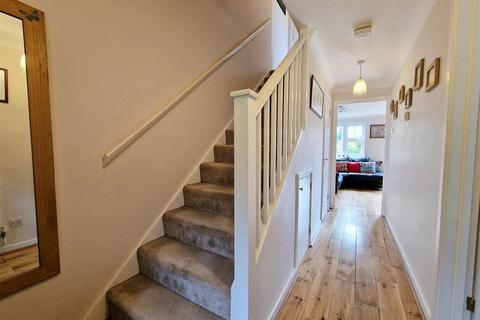 9 Farriers Close, Bovingdon, Hemel Hempstead, HP3 0UL
