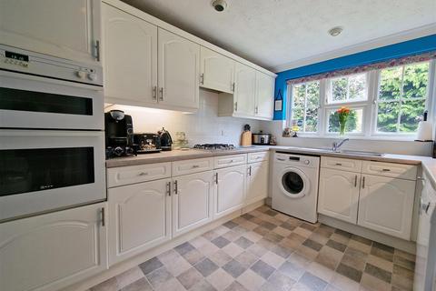 9 Farriers Close, Bovingdon, Hemel Hempstead, HP3 0UL