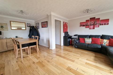 9 Farriers Close, Bovingdon, Hemel Hempstead, HP3 0UL