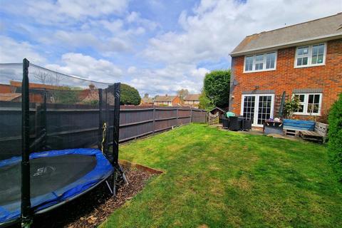 9 Farriers Close, Bovingdon, Hemel Hempstead, HP3 0UL