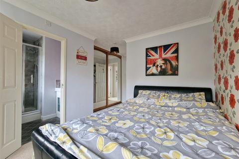 9 Farriers Close, Bovingdon, Hemel Hempstead, HP3 0UL
